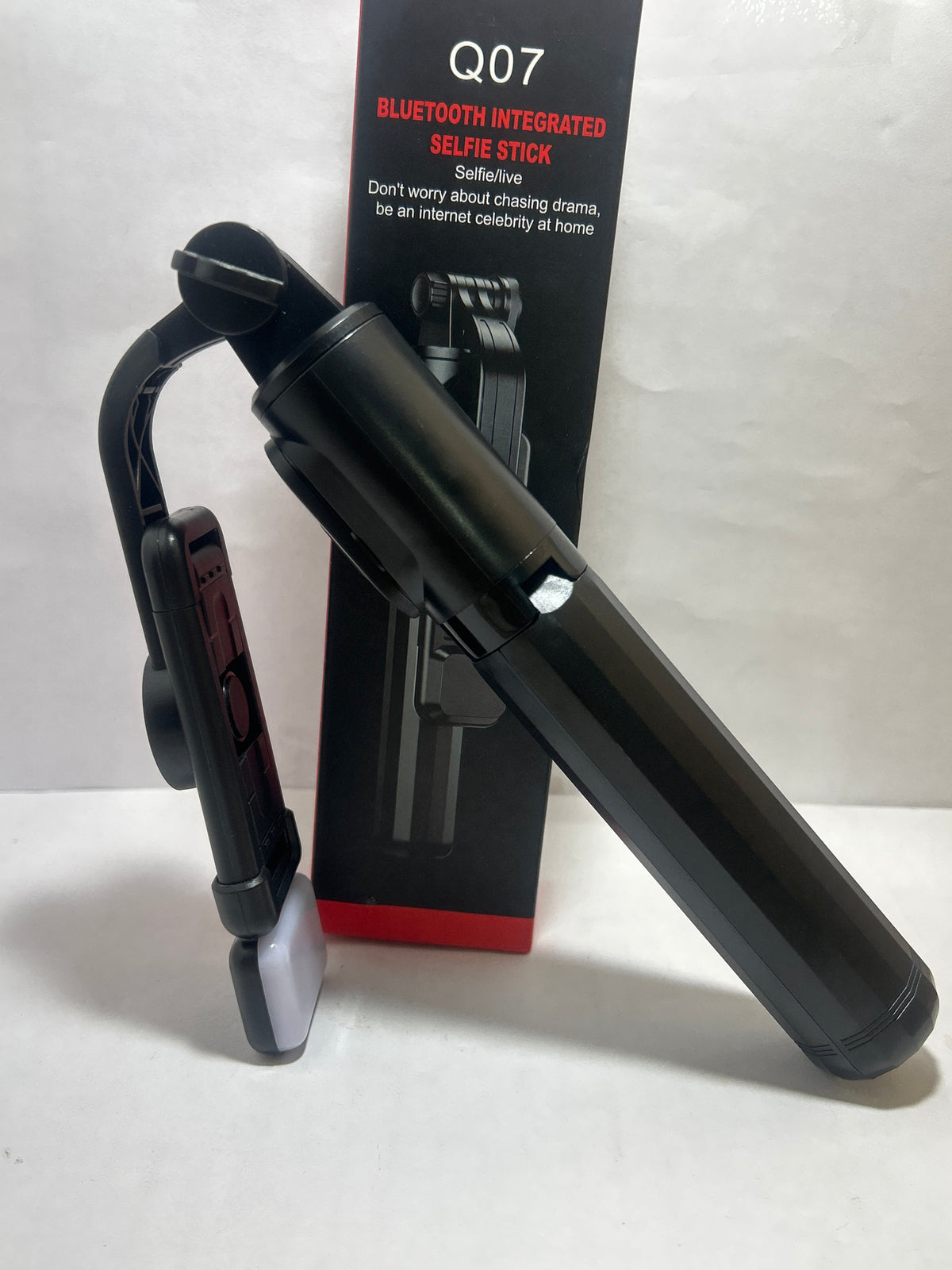 Q07 Extendable Bluetooth Selfie Stick