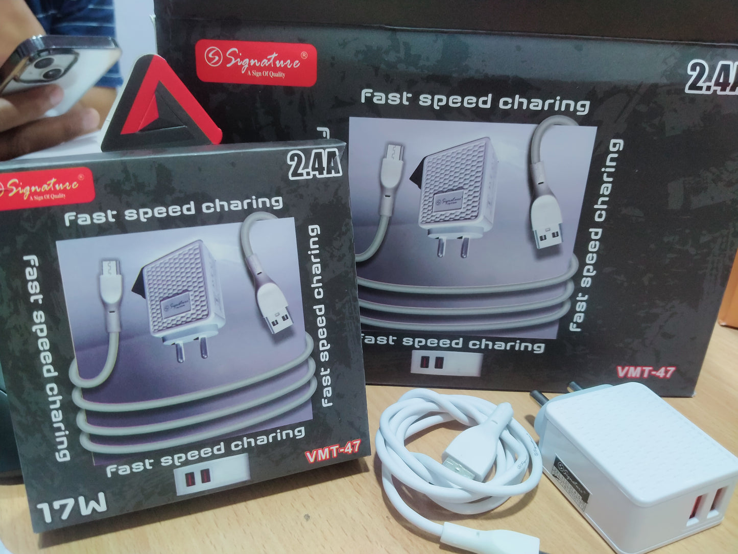 Signature VMT-47 17W, 2.1A ,dual usb V8 charger