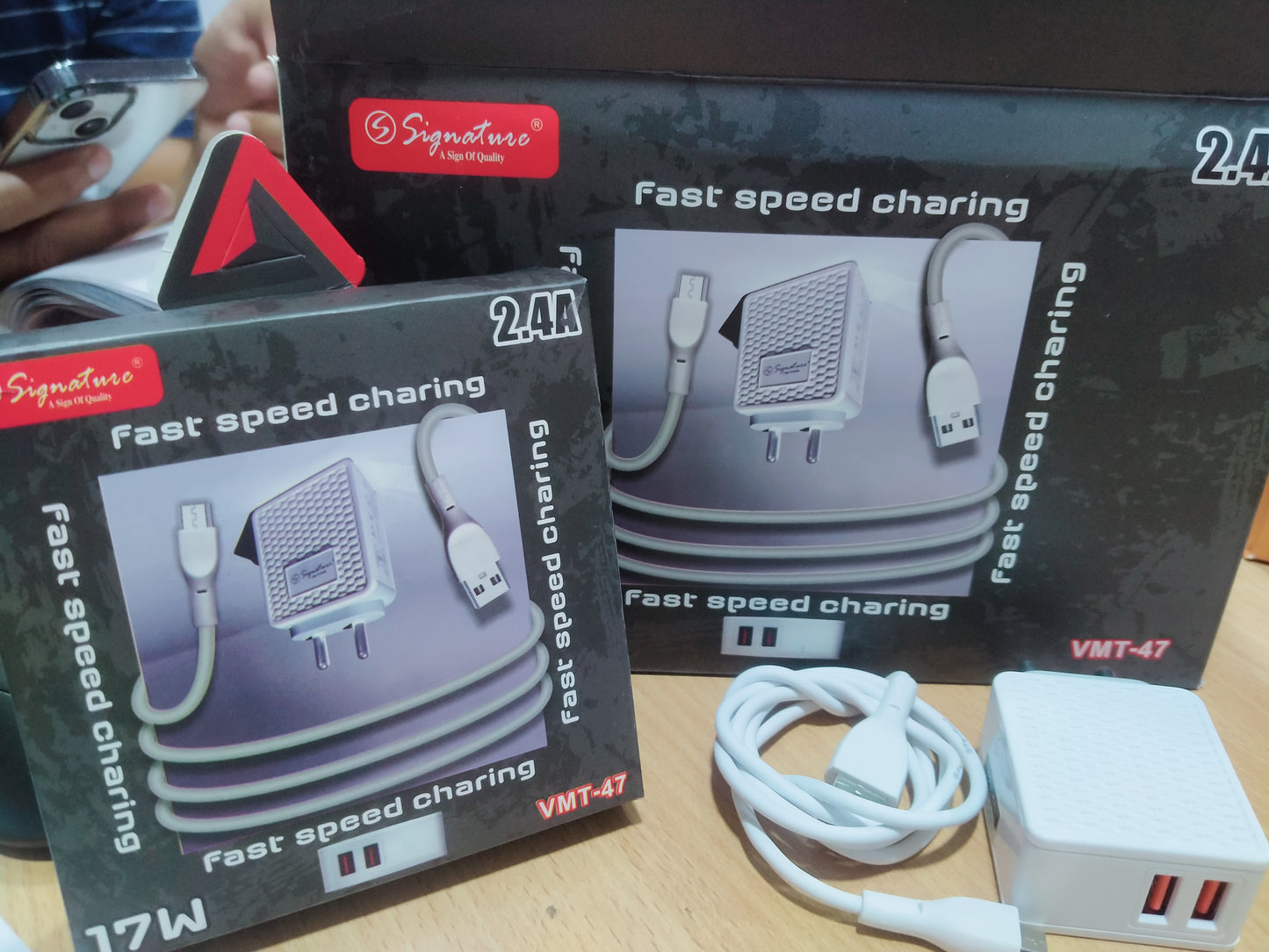 Signature VMT-47 17W, 2.1A ,dual usb V8 charger