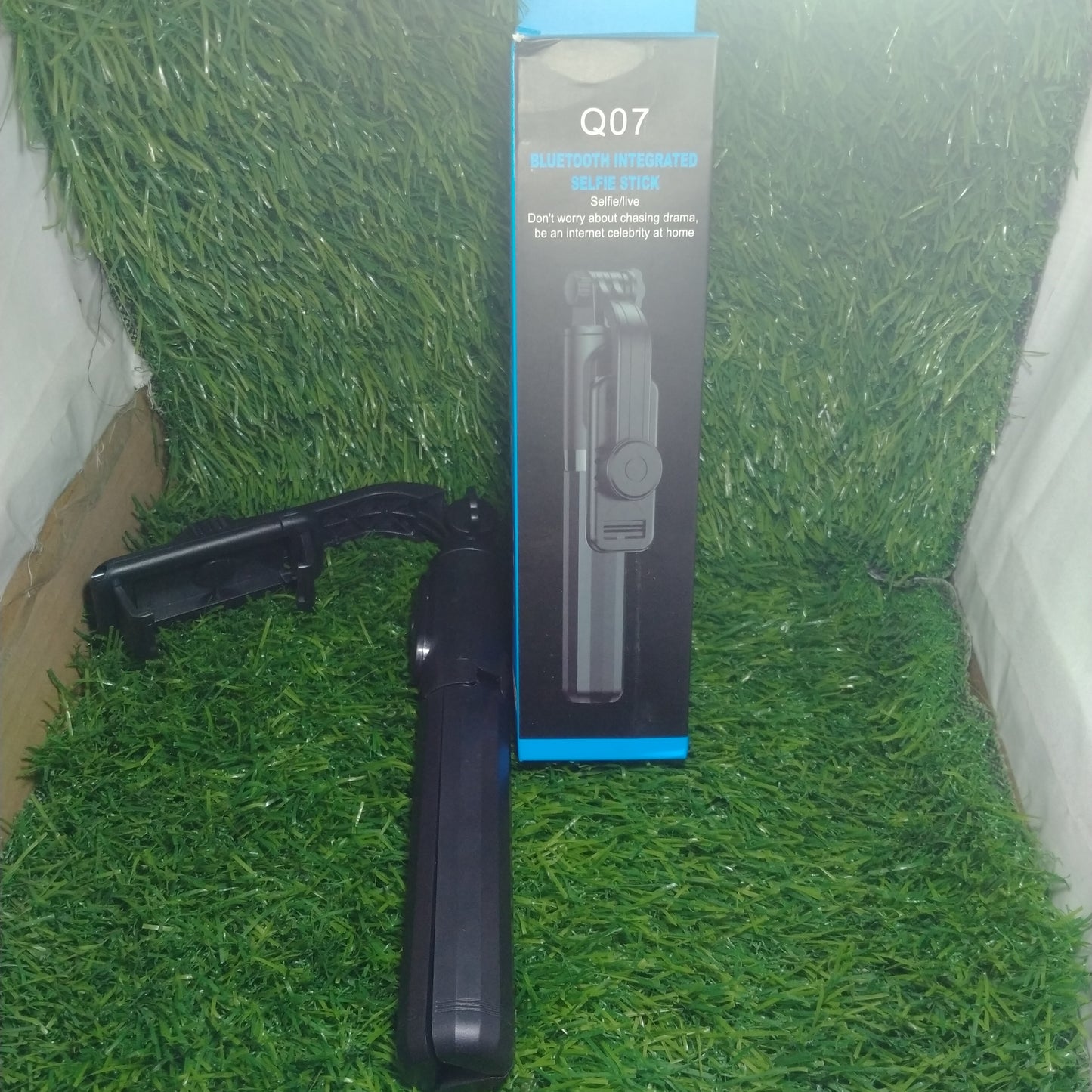 Q07 bluetooth selfie stick with stand tripode